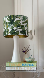 Abajur Tropical com estampas tropicais e acabamento dourado, feito à mão em Portugal